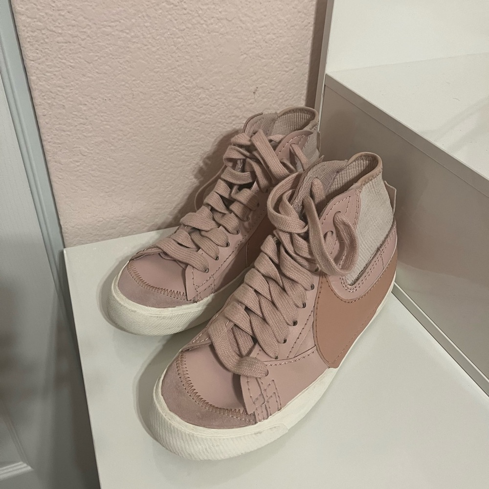 Woman’s Blazer Mid ‘77 Jumbo Pink Oxford size 8.5